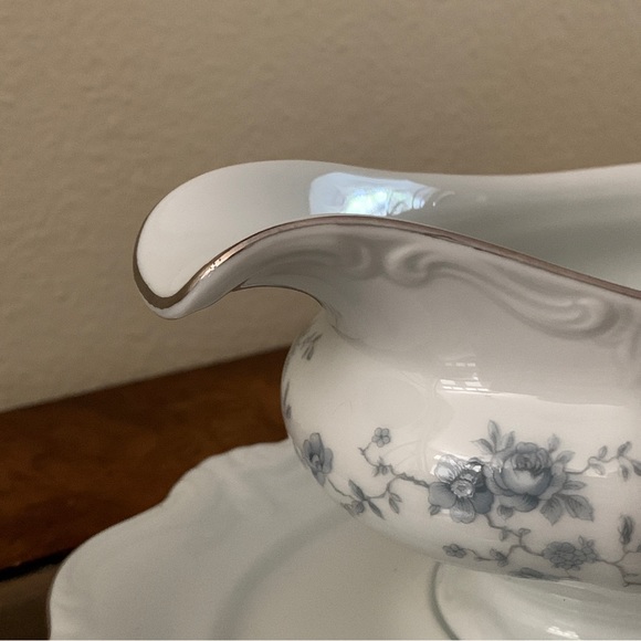 HAVILAND Bavaria Germany BLUE GARLAND Gravy Boat I Attached Underplate - Picture 3 of 8